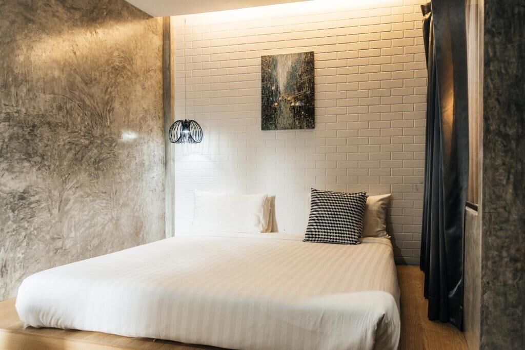 Skrivebord, skrivebord for bærbar PC og ekstrasenger (mot et tillegg)