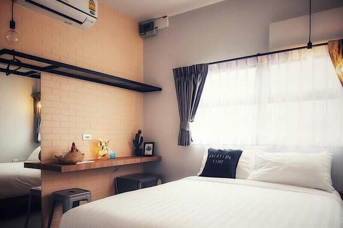 Desk, laptop workspace, rollaway beds, free WiFi