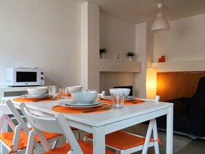 Maisonette, 1 Schlafzimmer | Wohnzimmer | 32-Zoll-Flachbildfernseher mit Kabelempfang, Fernseher