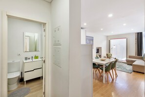 Apartment, 2 Bedrooms | Bathroom | Shower, hair dryer, towels, soap - D&S - Porto Theater Apartment (Porto)