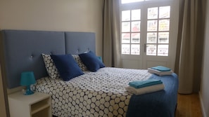 Appartement, 2 slaapkamers | Verduisterende gordijnen, een strijkplank/strijkijzer, gratis wifi