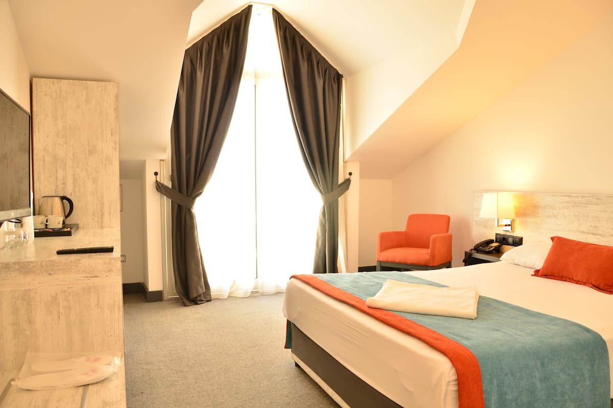 Minibar, in-room safe, desk, soundproofing