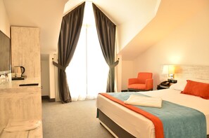 Minibar, in-room safe, desk, soundproofing