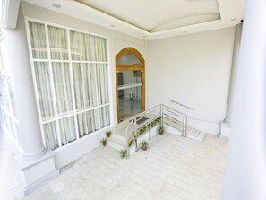 Entrée de l’hébergement