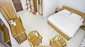 Minibar, Schreibtisch, kostenlose Zustellbetten, kostenloses WLAN