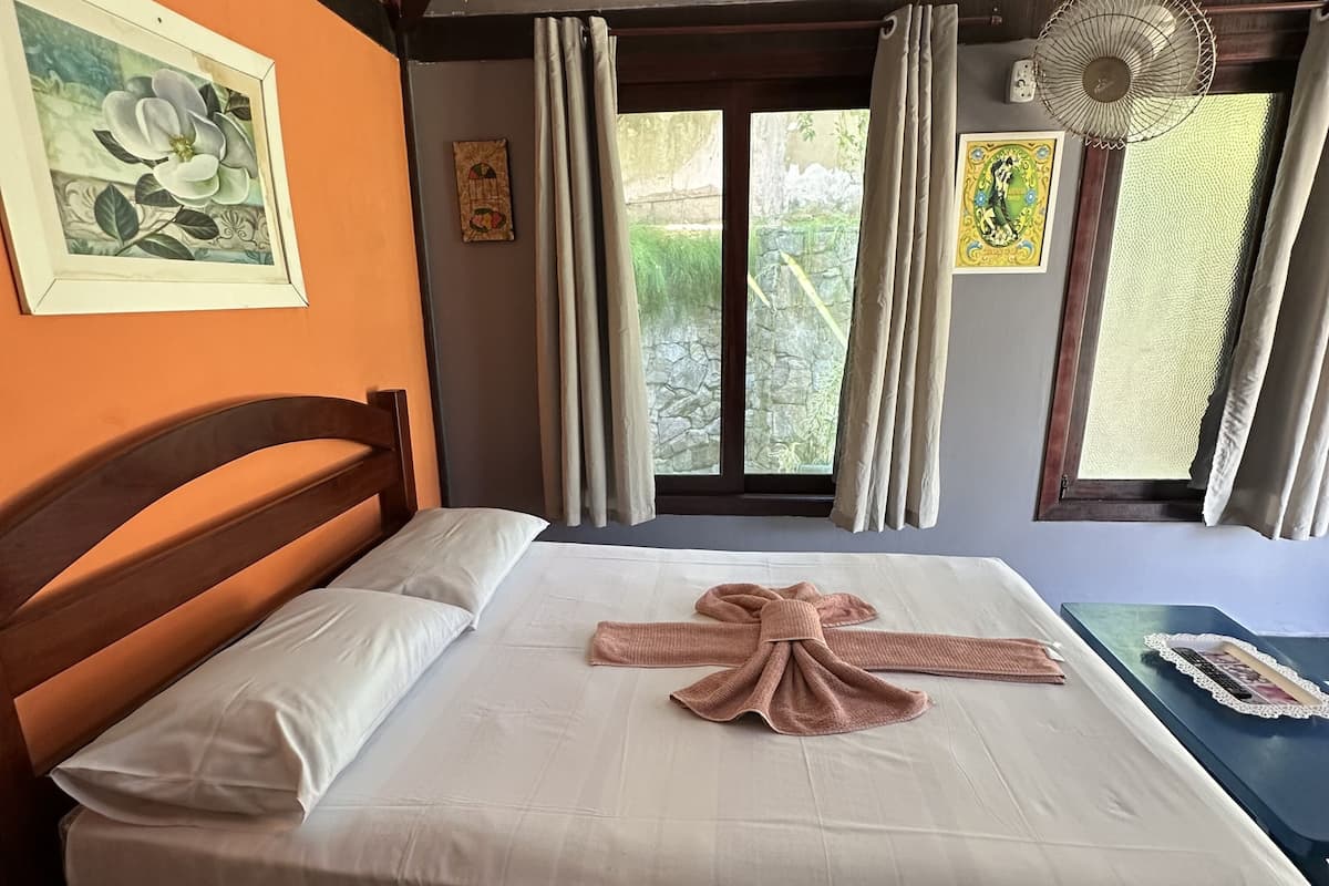 Suite clásica, 1 cama doble, vistas a la piscina | Minibar y wifi gratis