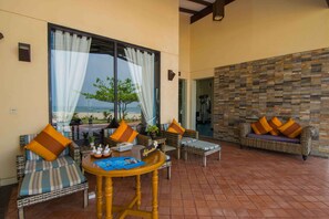 Parihoitohuone(ita), vartalohoitoja, aromaterapiaa, thai-hierontaa