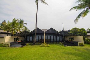 Royal Bengal Villa with Sea View | Frigobar, cofres nos quartos, escrivaninha, cortinas blackout