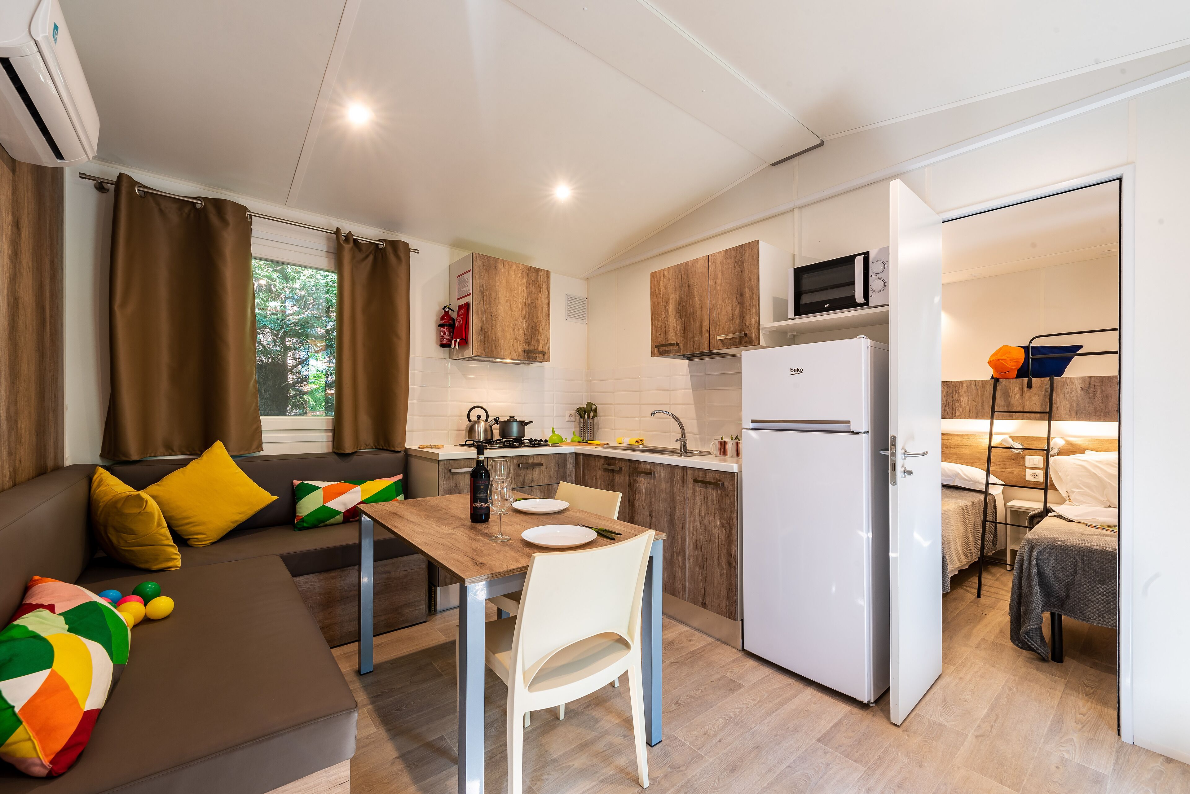 Mobile Home Deluxe | 起居区 | 乒乓球