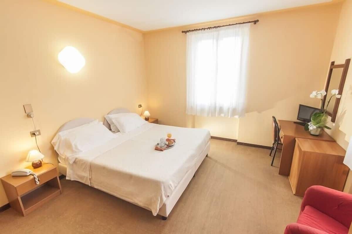 Kamar Double | Brankas, meja kerja, tempat tidur bayi gratis, dan Wi-Fi gratis