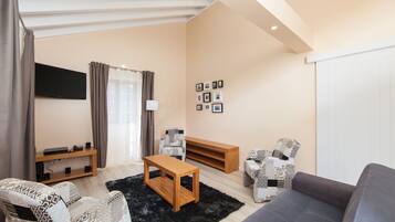 House, 2 Bedrooms | Living room | LCD TV, fireplace, DVD player
