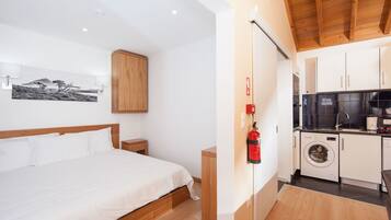 Studio | Premium bedding, in-room safe, desk, blackout drapes