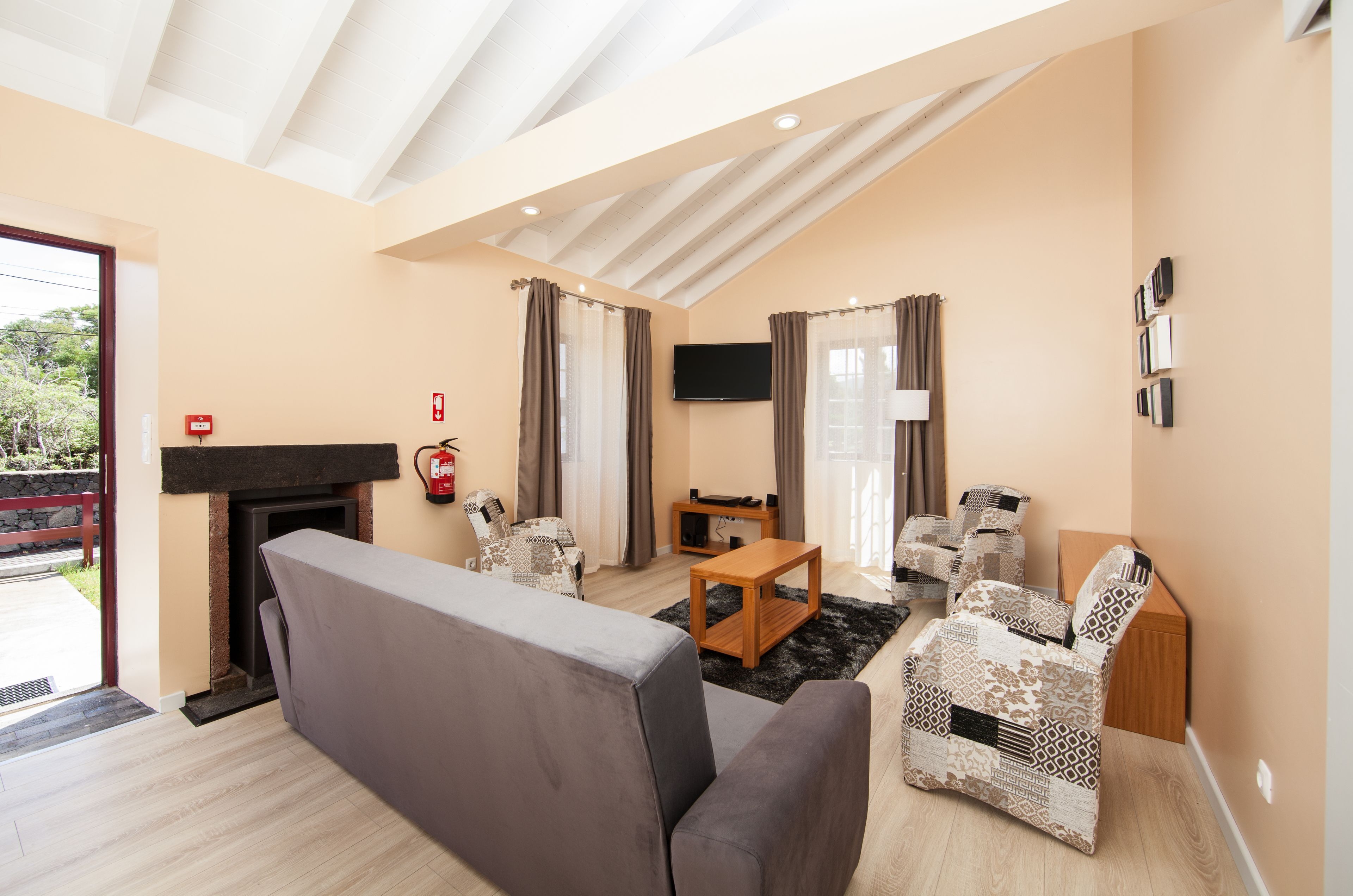 House, 2 Bedrooms | Living room | LCD TV, fireplace, DVD player