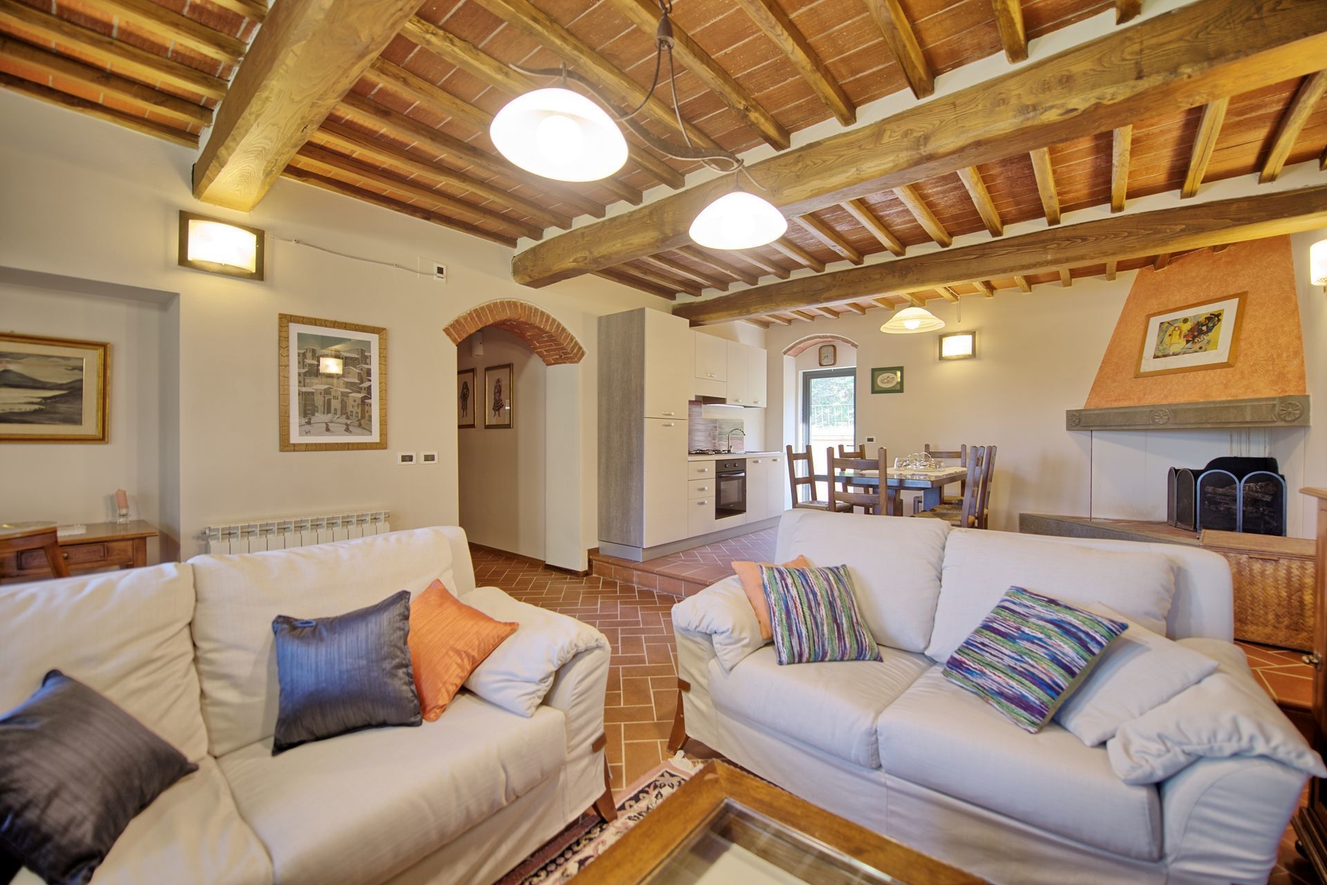 Televisión de pantalla plana, chimenea