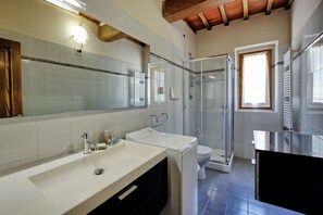 Bathroom - Villa Morandi (Loro Ciuffenna)