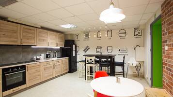 Daily continental breakfast (PLN 33 per person)