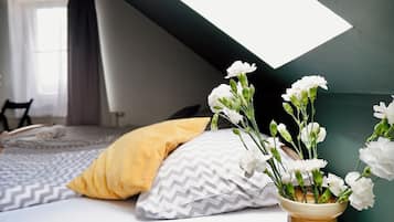 Decoración personalizada, tabla de planchar con plancha y wifi gratis