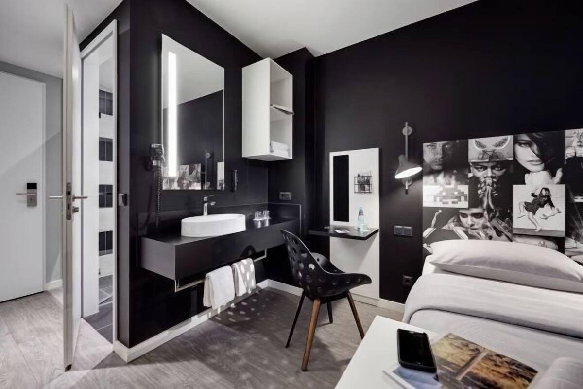 1 bedroom, desk, iron/ironing board, free WiFi