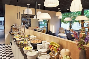 Daily buffet breakfast (EUR 18 per person)