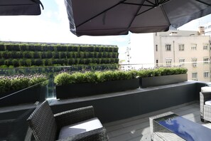 Suite, 2 kamar tidur, teras | Teras/patio