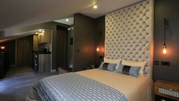 Penthouse, Terrace | Minibar, soundproofing, iron/ironing board, free WiFi