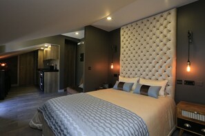 Penthouse, terras | Een minibar, geluiddichte muren, een strijkplank/strijkijzer