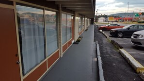 Porch - Breezwood Motel (Breezewood)