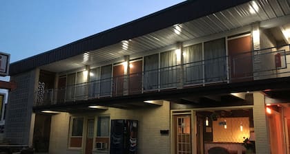 Breezwood Motel