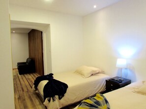 City Studio Suite, 2 Double Beds, Smoking, City View | Minibar, desk, iron/ironing board, free WiFi - San Blas House & Suites (Quito)