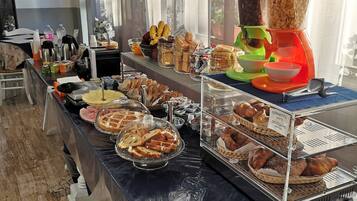 Colazione a buffet inclusa, servita tutte le mattine