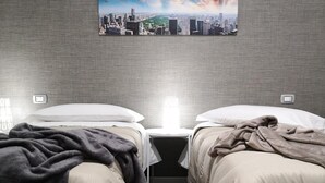 Minibar, safe på rommet, skrivebord og wi-fi (inkludert)