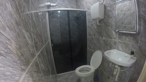 Apartment, 2 Schlafzimmer | Badezimmer