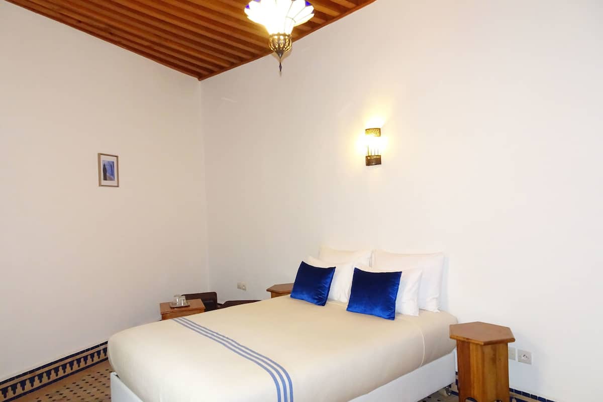 Ropa de cama de alta calidad, colchones con acolchado adicional, minibar