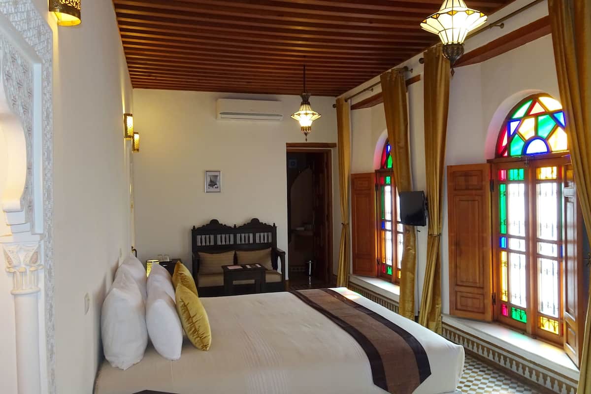 Suite, 2 camas dobles, terraza | Ropa de cama de alta calidad, colchones con acolchado adicional, minibar