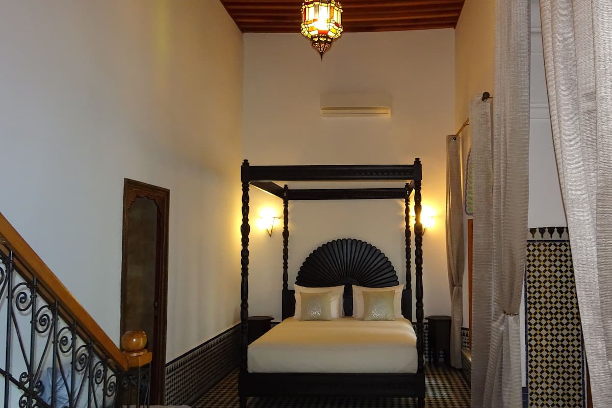 Suite, vistas al jardín, junto a la piscina (Onyx) | Ropa de cama de alta calidad, colchones con acolchado adicional, minibar