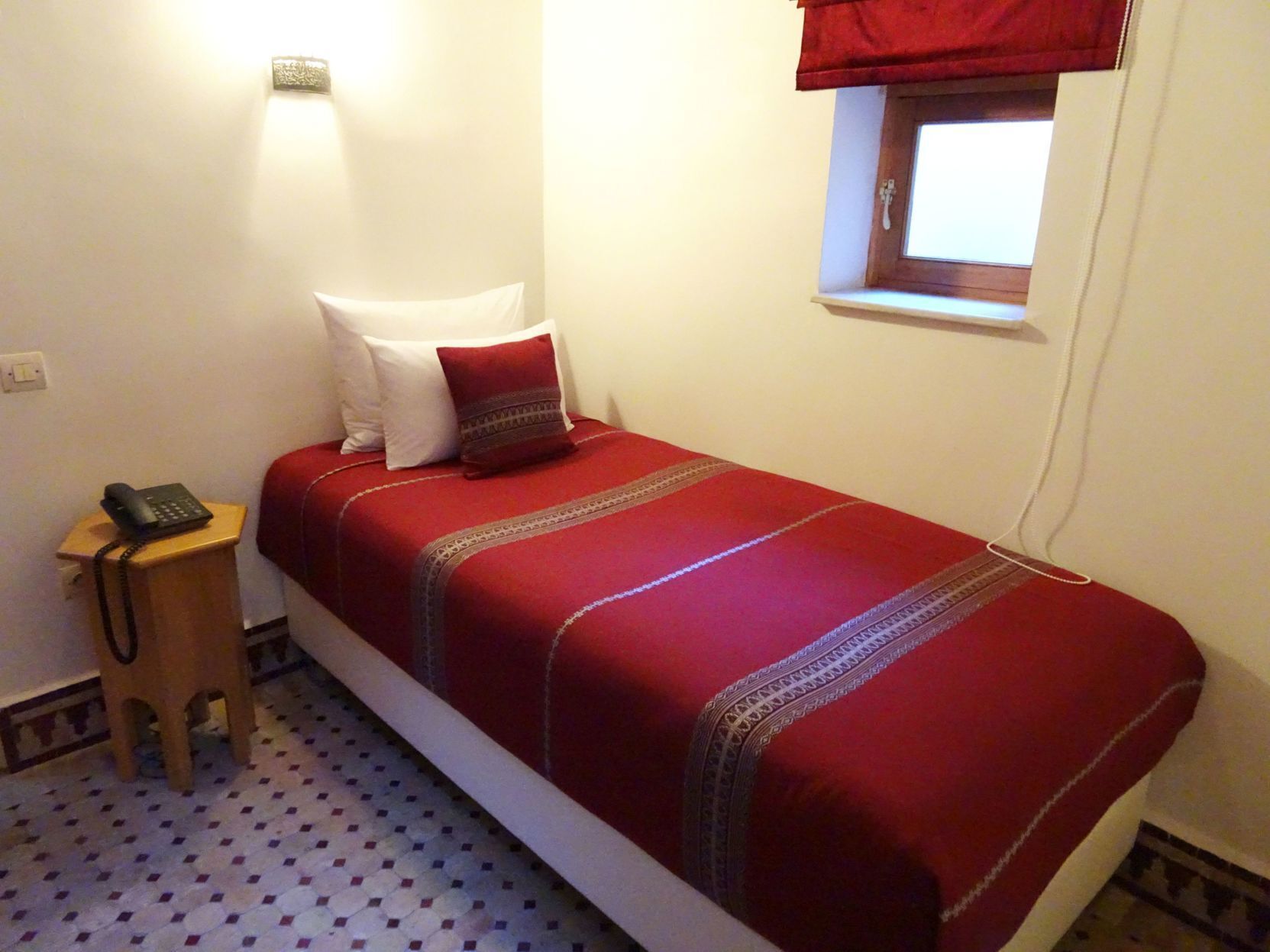 Ropa de cama de alta calidad, colchones con pillow-top y minibar 