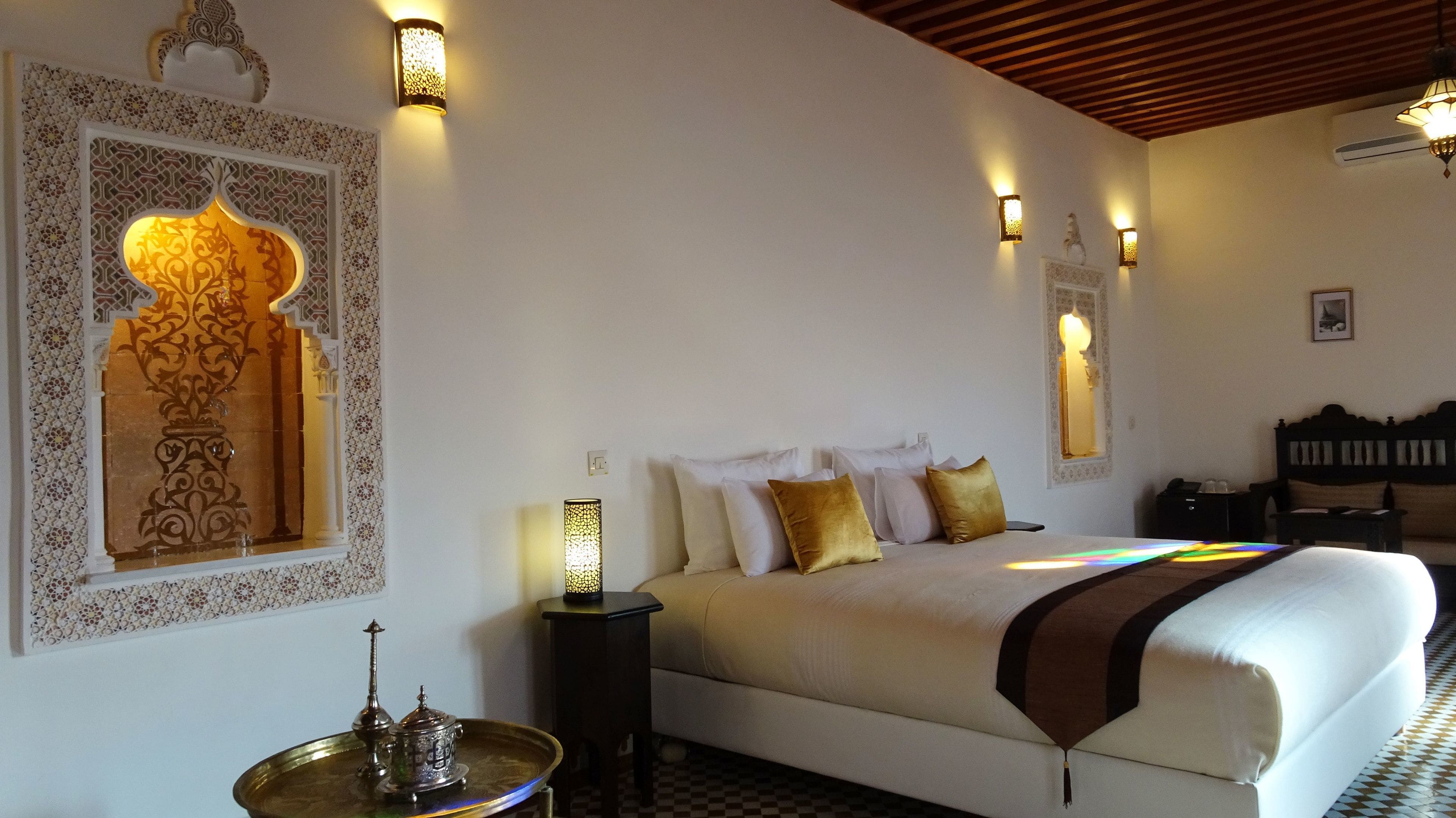 Suite, 2 dobbeltsenger, terrasse | Sengetøy av topp kvalitet, senger med overmadrass og minibar