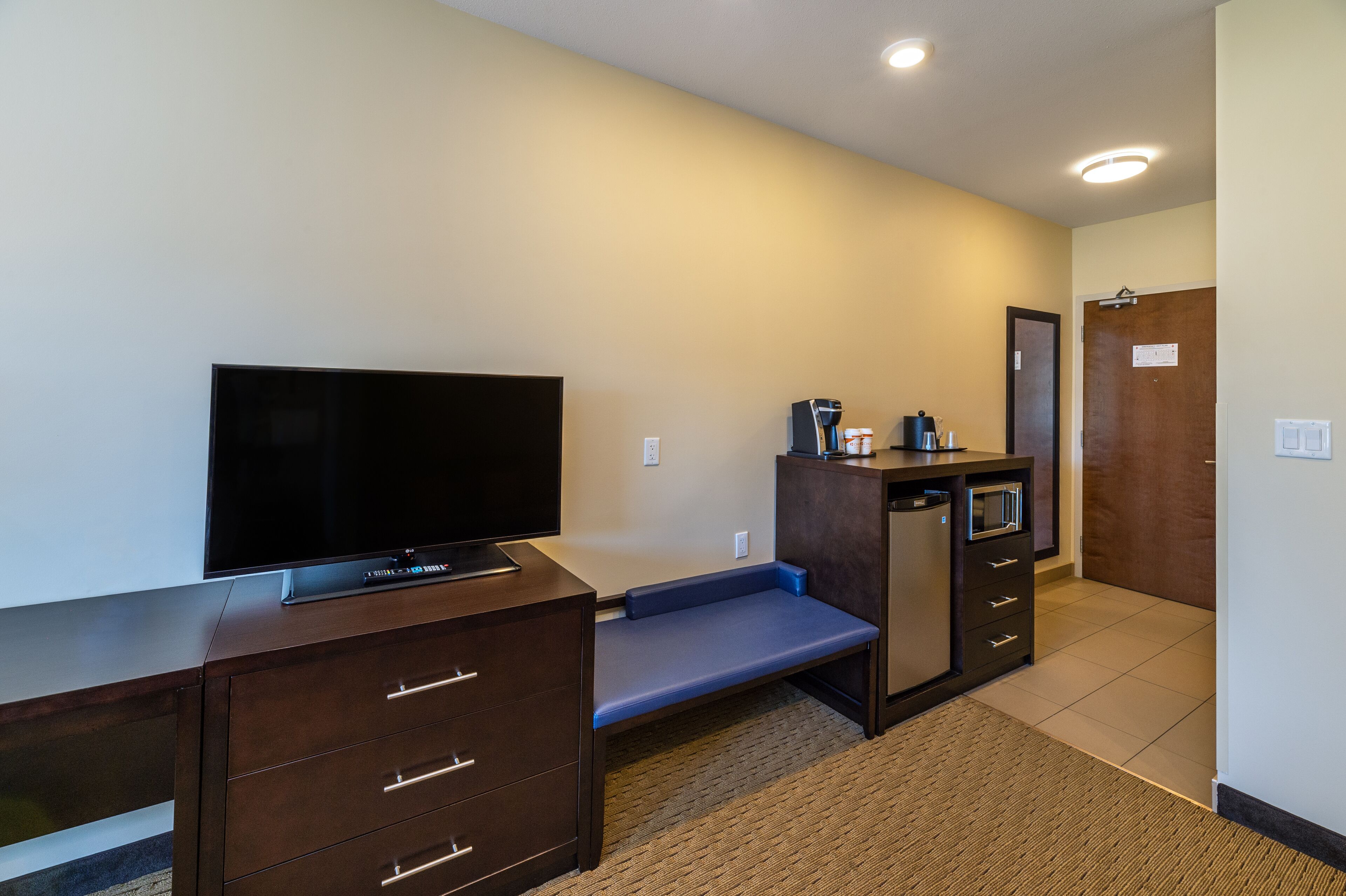 suite, 1 king bed with sofa bed, non smoking | pillow-top beds, individually furnished, desk, laptop workspace