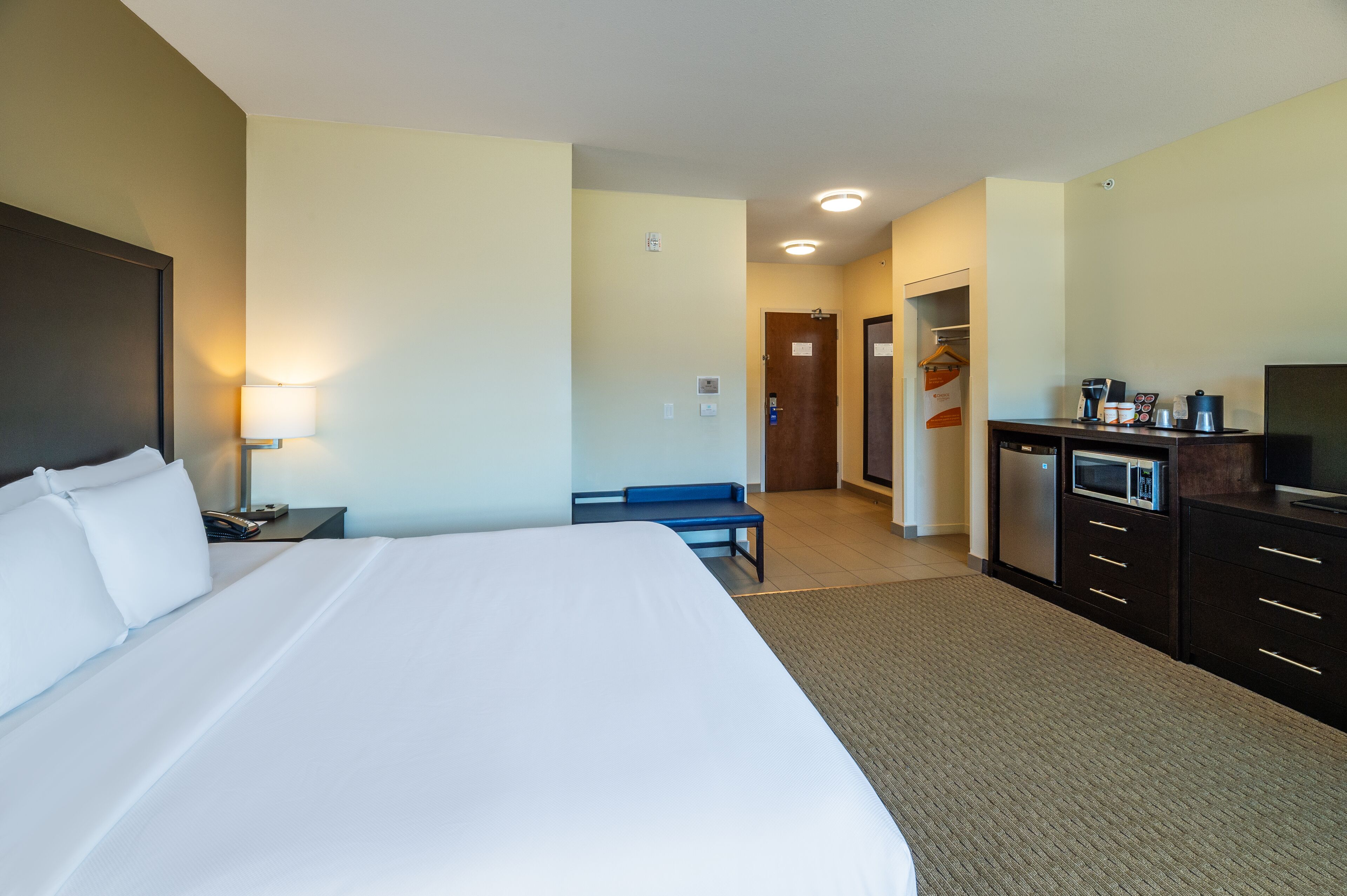 room, 1 king bed, non smoking | pillow-top beds, individually furnished, desk, laptop workspace