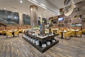 Frukostbuffé varje dag (INR 899 per person)