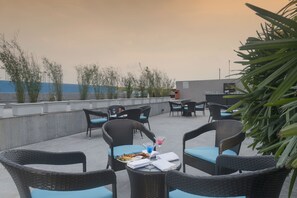 Terrace/patio - Holiday Inn Kolkata Airport by IHG (Barasat)