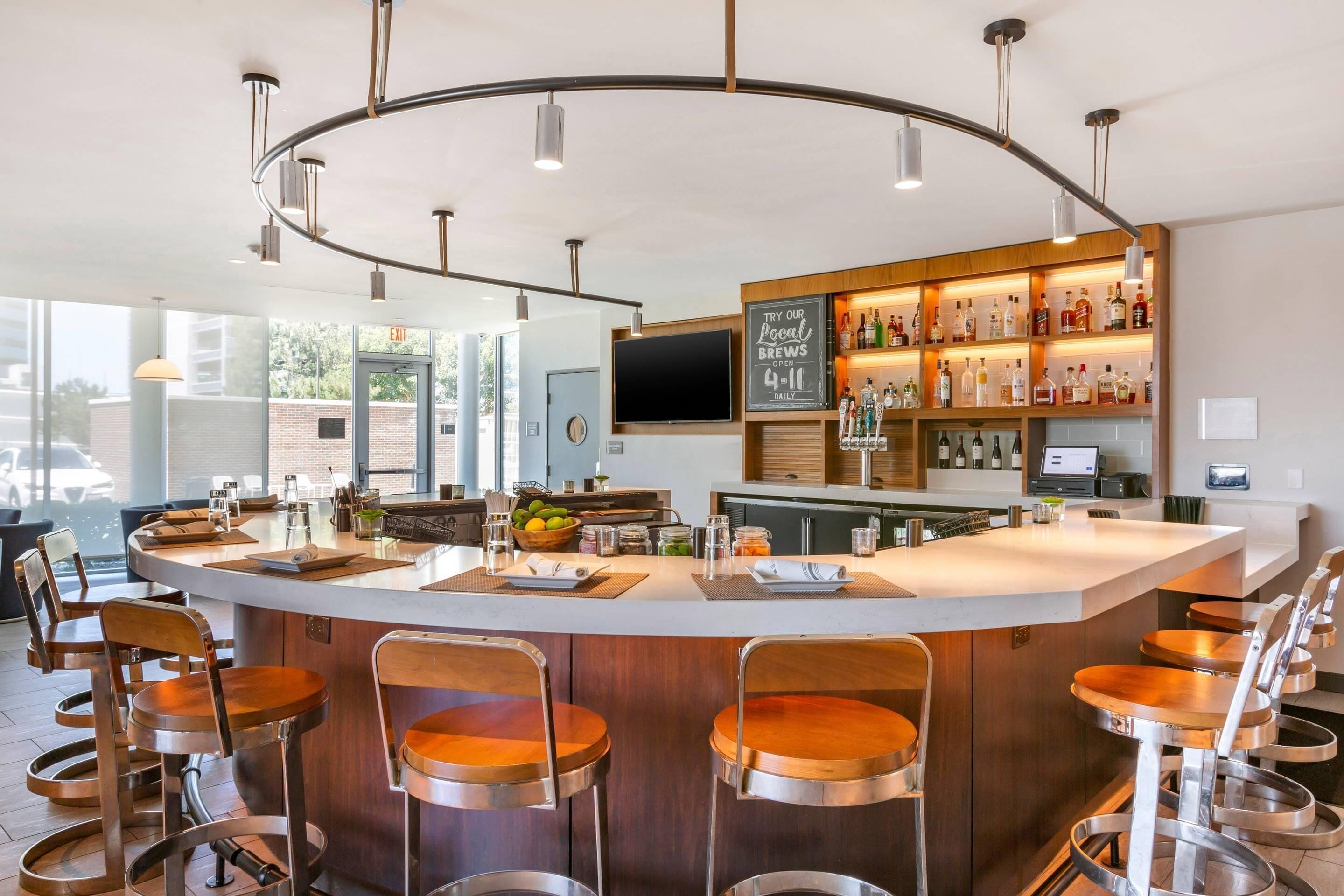 Serviço de café da manhã, culinária americana, vistas para a piscina 