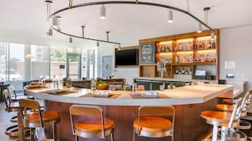 Serviço de café da manhã, culinária americana, vistas para a piscina