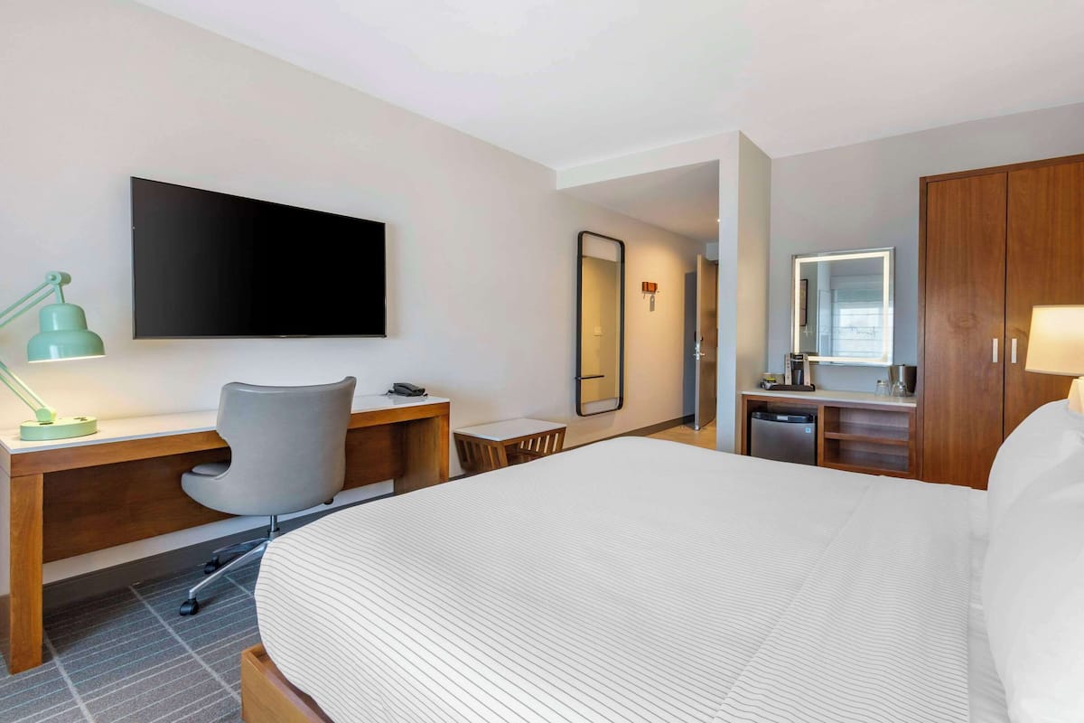 Hochwertige Bettwaren, Betten mit Memory-Foam-Matratzen, Zimmersafe