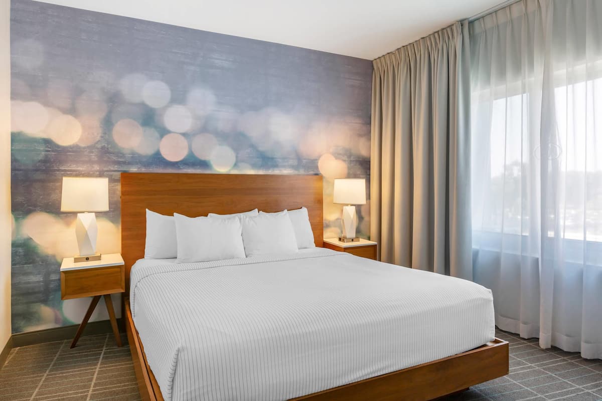 Accessible Suite, 2 Queen Beds, Tub, Non Smoking | Premium bedding, memory-foam beds, in-room safe, desk