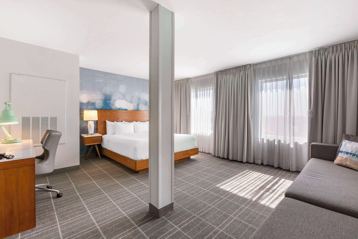 Hochwertige Bettwaren, Betten mit Memory-Foam-Matratzen, Zimmersafe