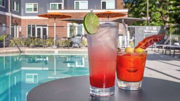 Breakfast, dinner served; American cuisine, pool views
