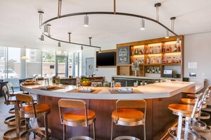 Breakfast, dinner served; American cuisine, pool views  - Cambria Hotel LAX (El Segundo)