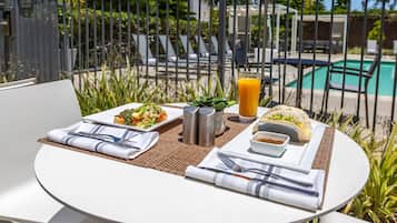 Desayuno a la carta todos los días (con cargo)