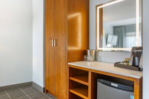 Premium bedding, memory foam beds, in-room safe, desk - Cambria Hotel LAX (El Segundo)